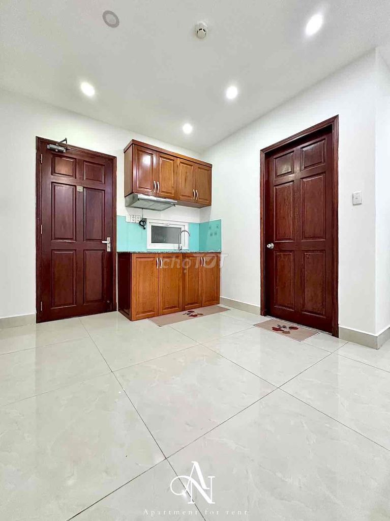 apartment 1 .5-balcon - 50 meters super wide - elevator vault