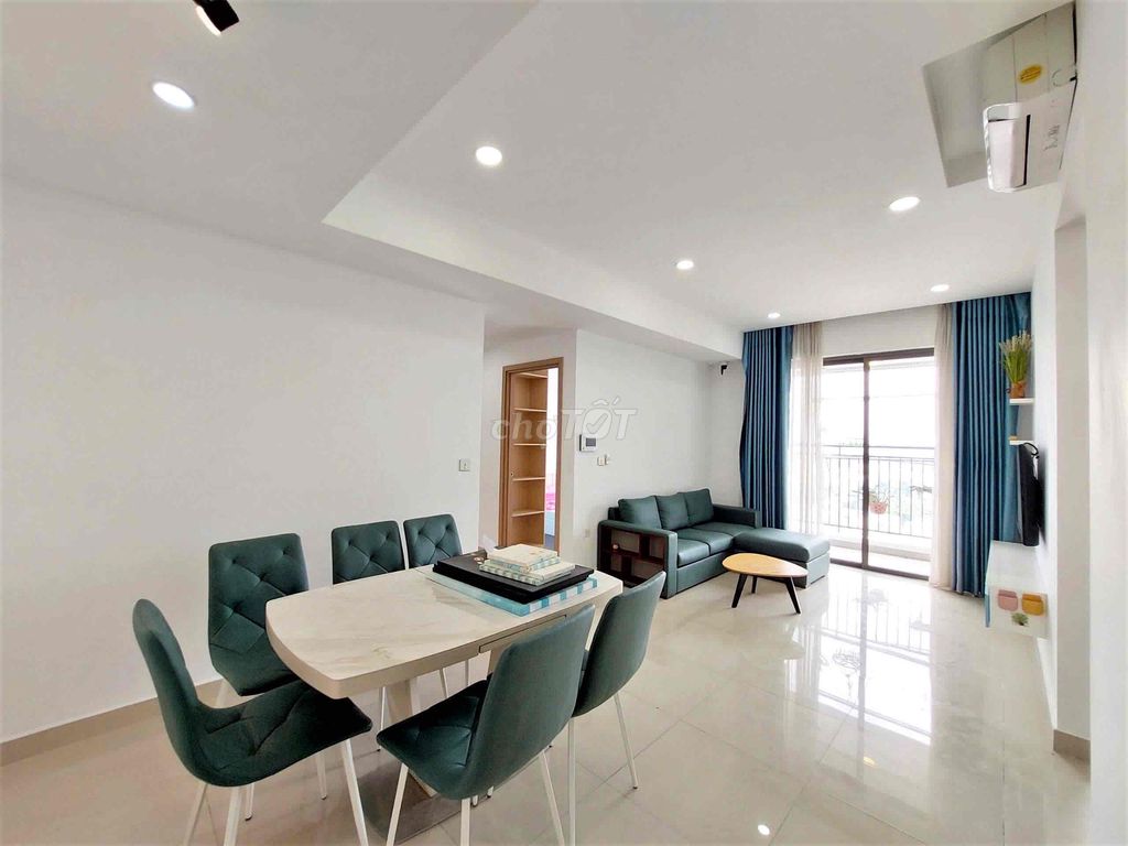 A nice three-view airport apartment called Novaland