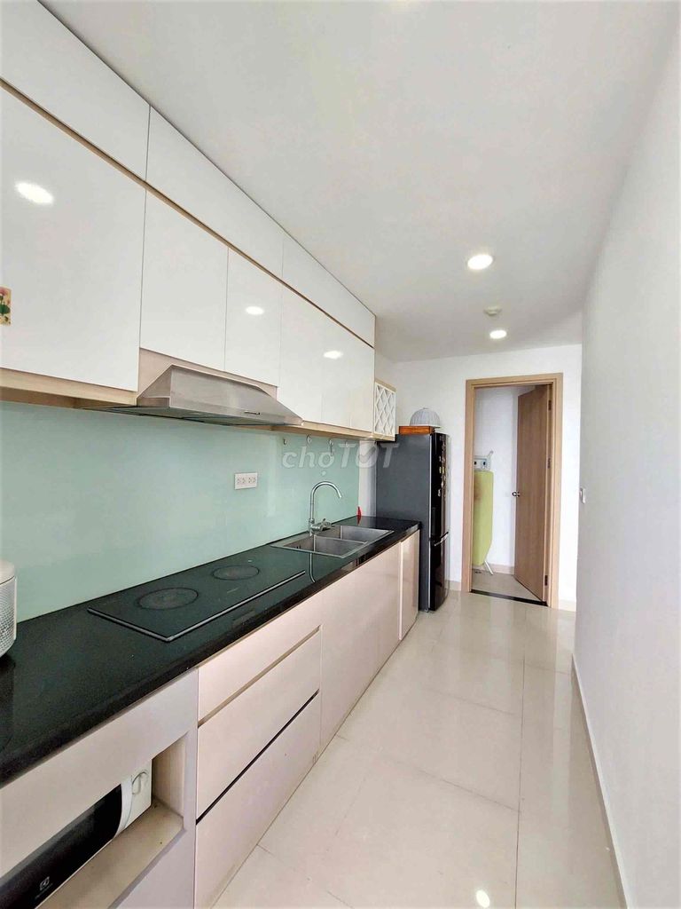 A nice three-view airport apartment called Novaland