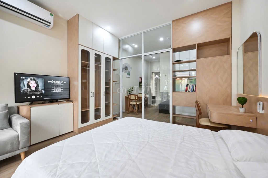 It's the center of the apartment. A new, open, open-air interior.