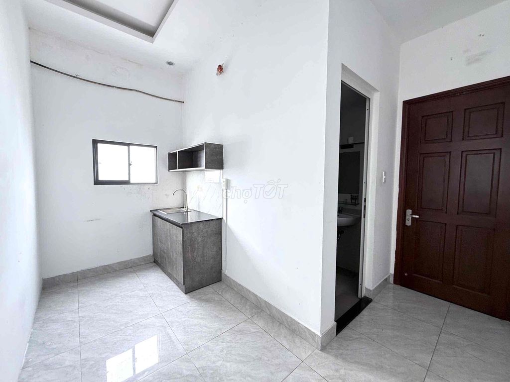 Rent a service apartment right at Phạm Văn Bạch.