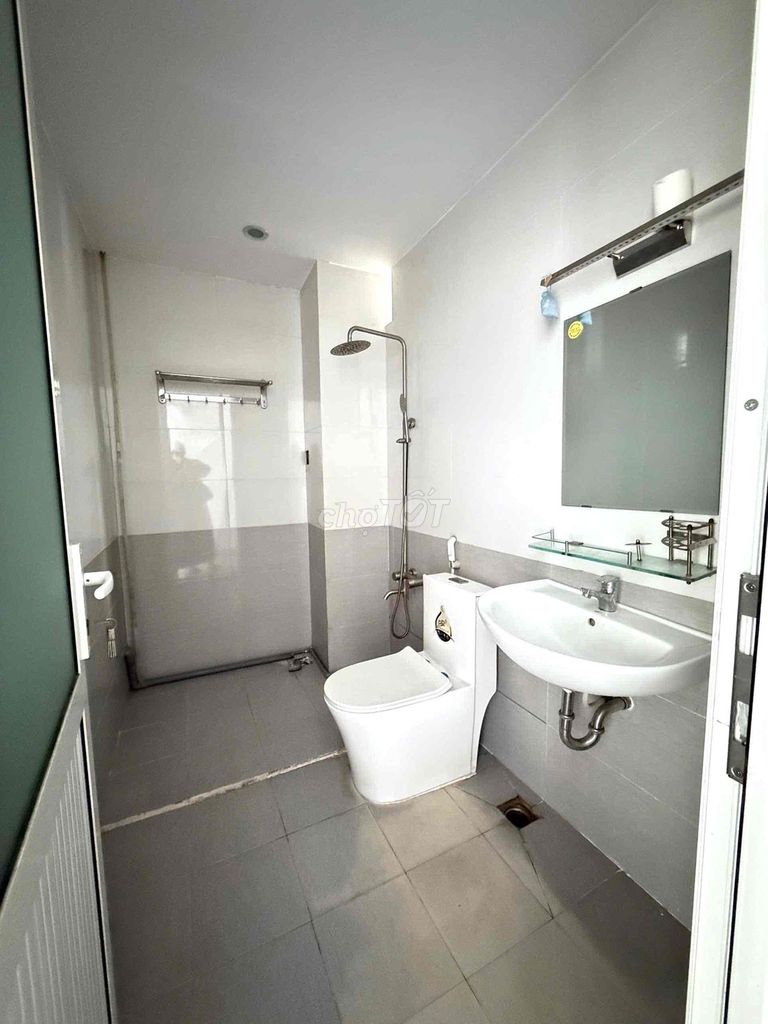 Rent a service apartment right at Phạm Văn Bạch.