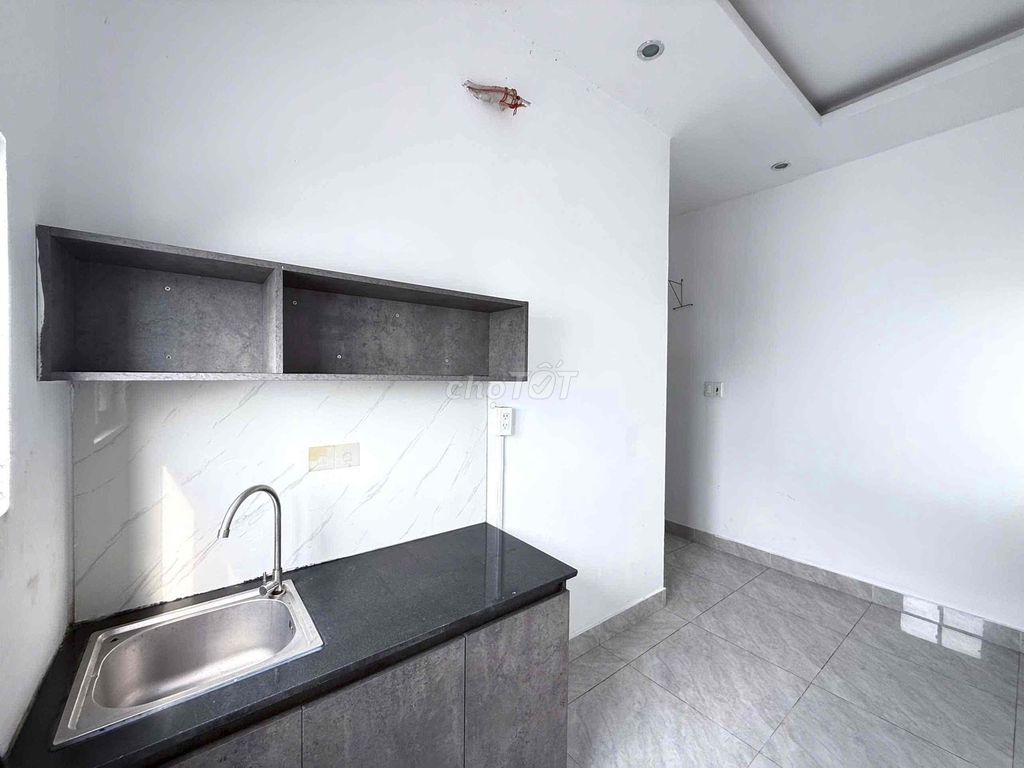 Rent a service apartment right at Phạm Văn Bạch.