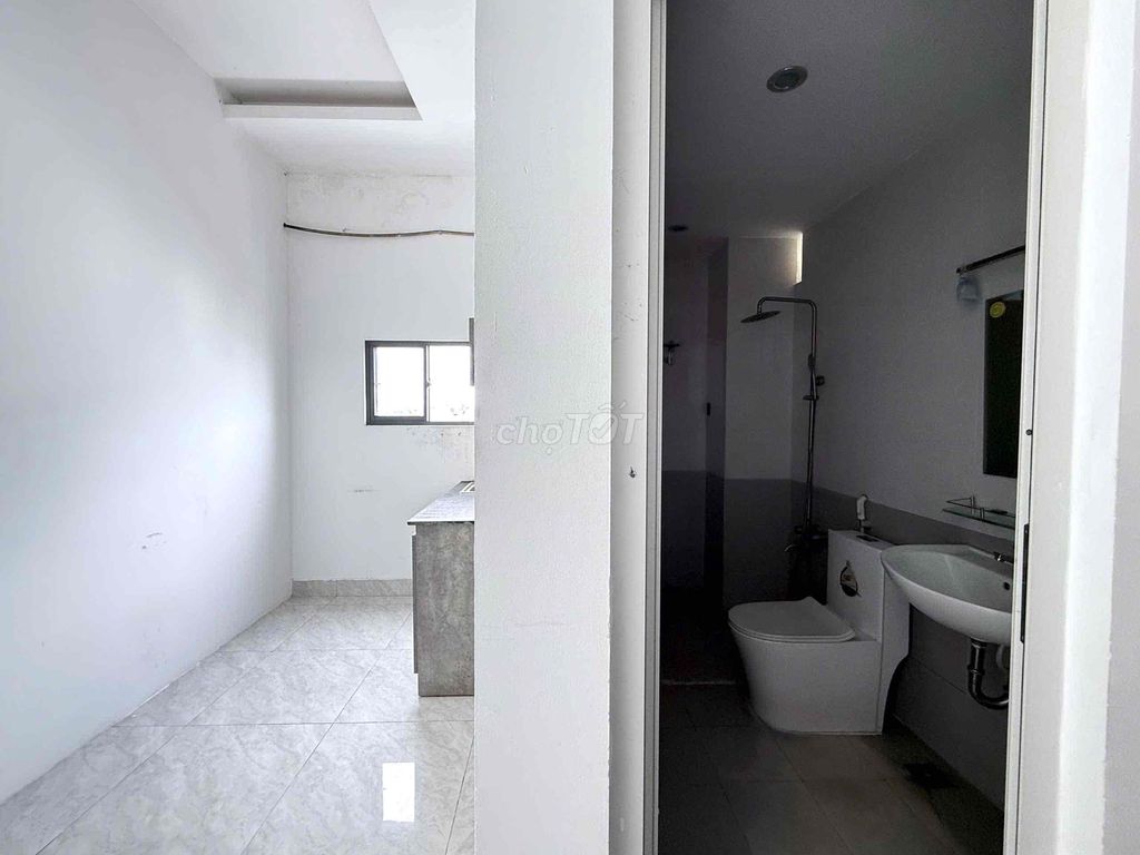 Rent a service apartment right at Phạm Văn Bạch.
