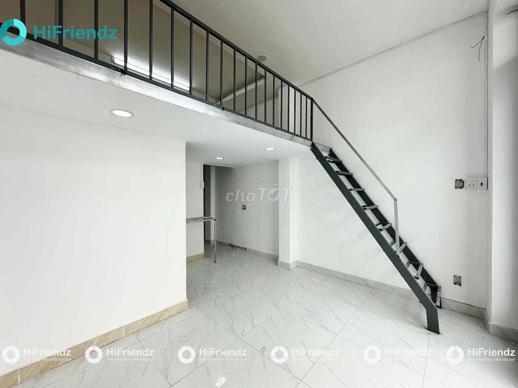 Rent the balcony room right in the middle of moving the districts
