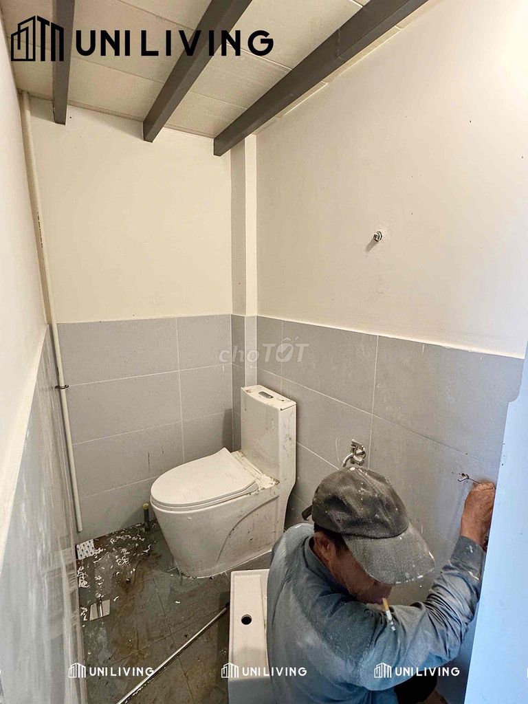 The hotel room is located in Verdamall, close to law and cs3.