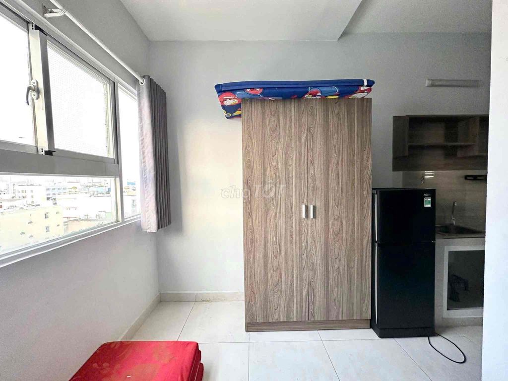 Rent us the light window room, the furniture. Super close to ufd, kcx, nttu District 4