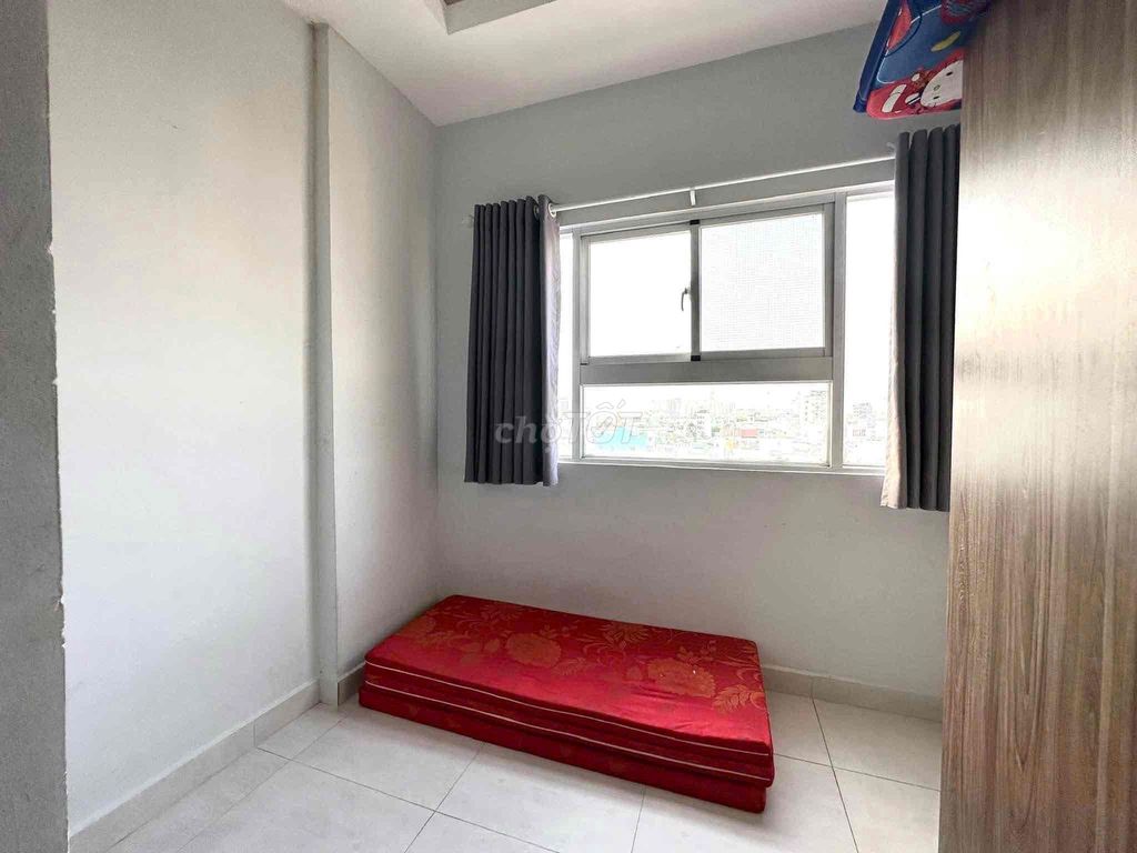 Rent us the light window room, the furniture. Super close to ufd, kcx, nttu District 4