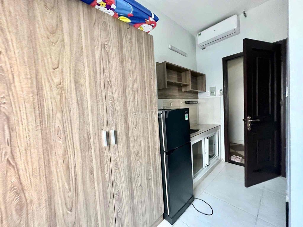 Rent us the light window room, the furniture. Super close to ufd, kcx, nttu District 4