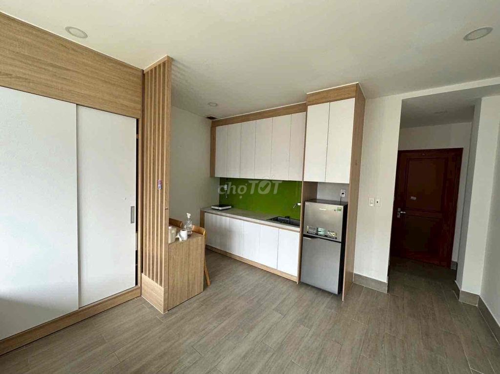 The owner himself hired room Full Seven in the Blue Bank.
