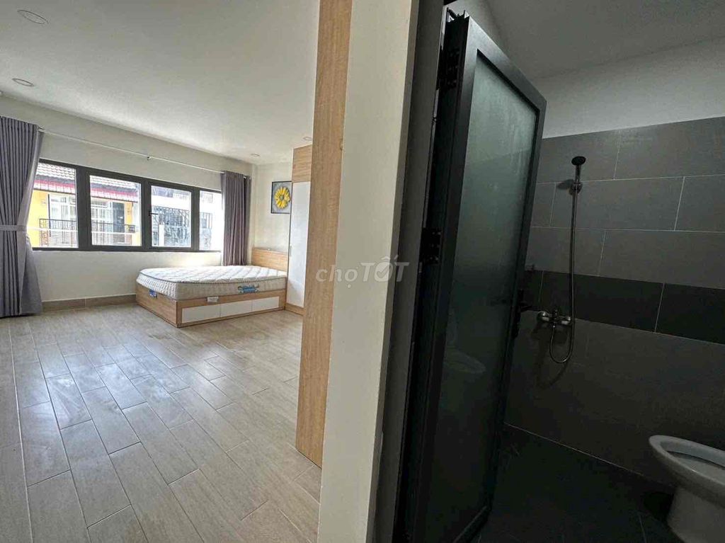 The owner himself hired room Full Seven in the Blue Bank.