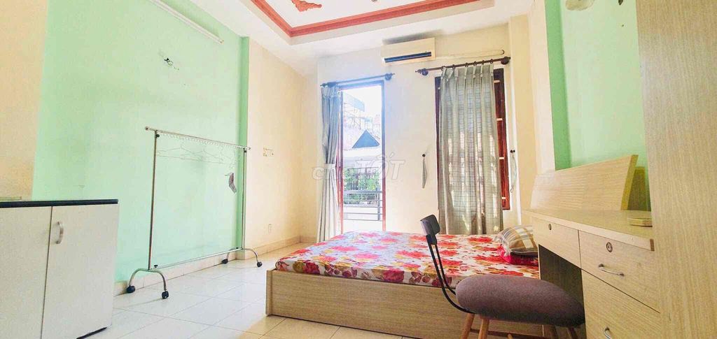 The room is full of comfort right around the ceiling.