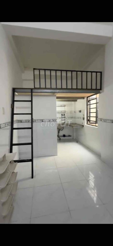 The room has a window right here. Tỉnh lộ 10 Bình Tân.