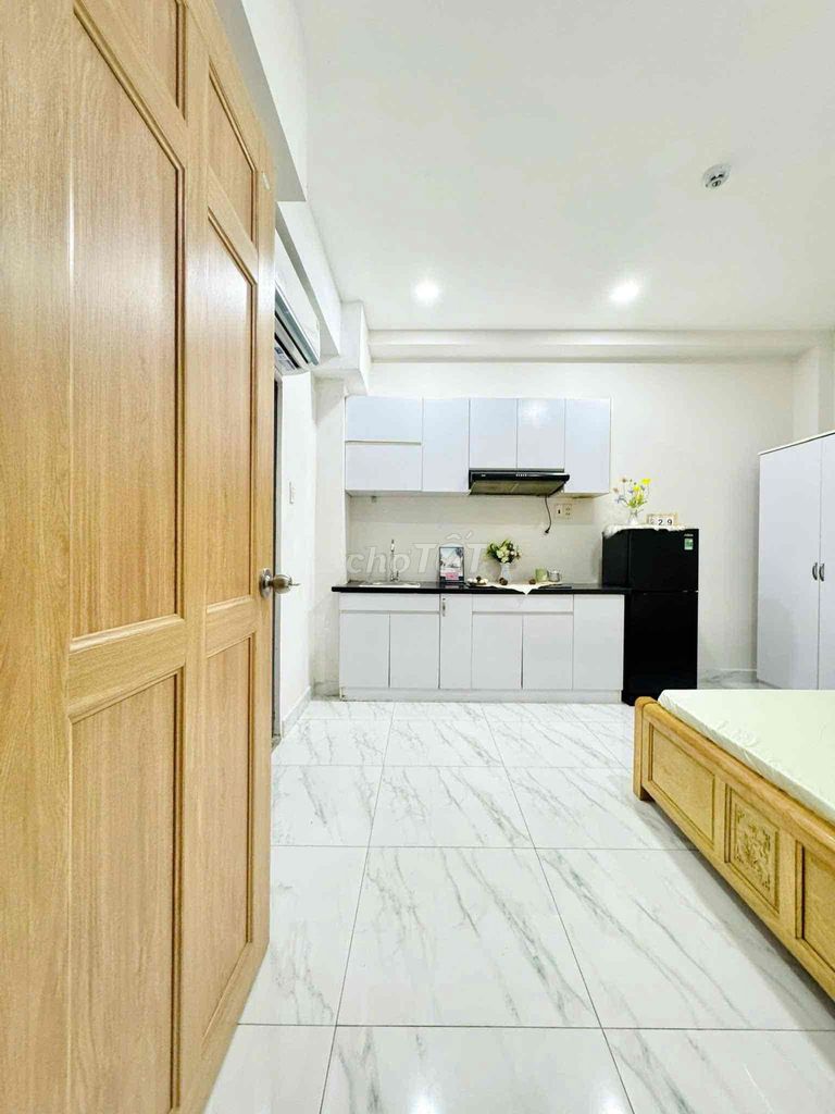 We'll rent a suite full of sevens near the Rock of Tân Phú
