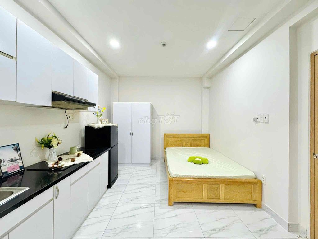 We'll rent a suite full of sevens near the Rock of Tân Phú