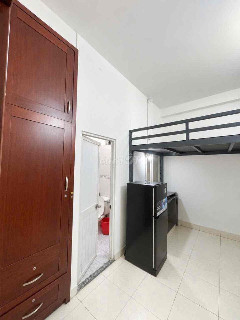 Rent a suite full of sevens near the Bimbo Bimund.