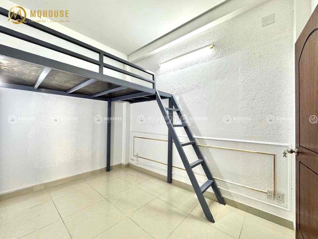 Rent a suite full of sevens near the Bimbo Bimund.