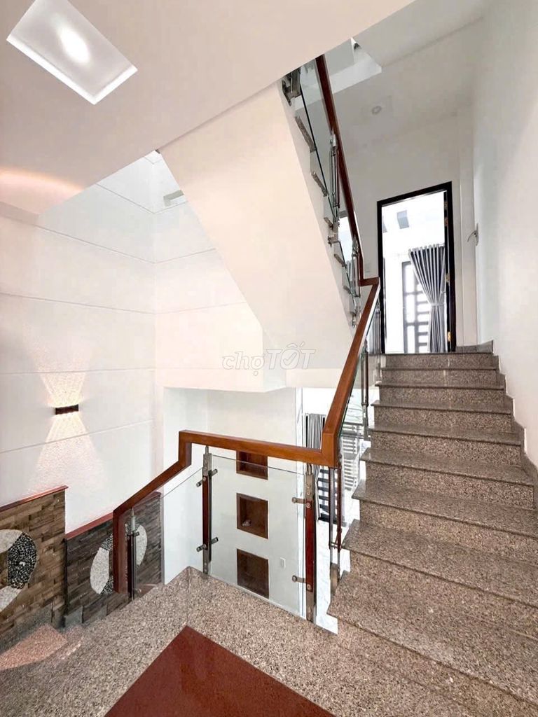 Renting a three-story new apartment, Phường tân chánh hiệp District 12.
