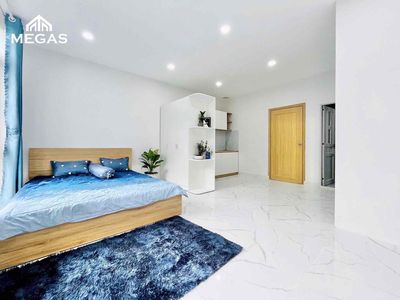 The beautiful apartment is located in the resident area. The An Phú has a pool, a parking lot.