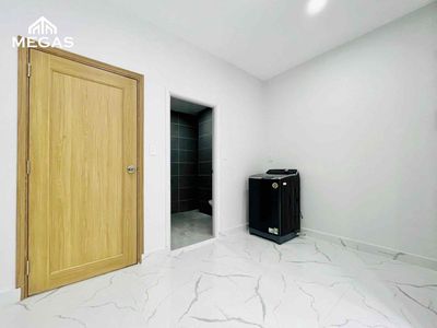 The beautiful apartment is located in the resident area. The An Phú has a pool, a parking lot.