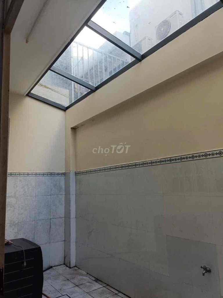 For renting the Originals 5 x 18 meters, 1 TRI 2 floors plus the Upper Court, 22 million a.m.