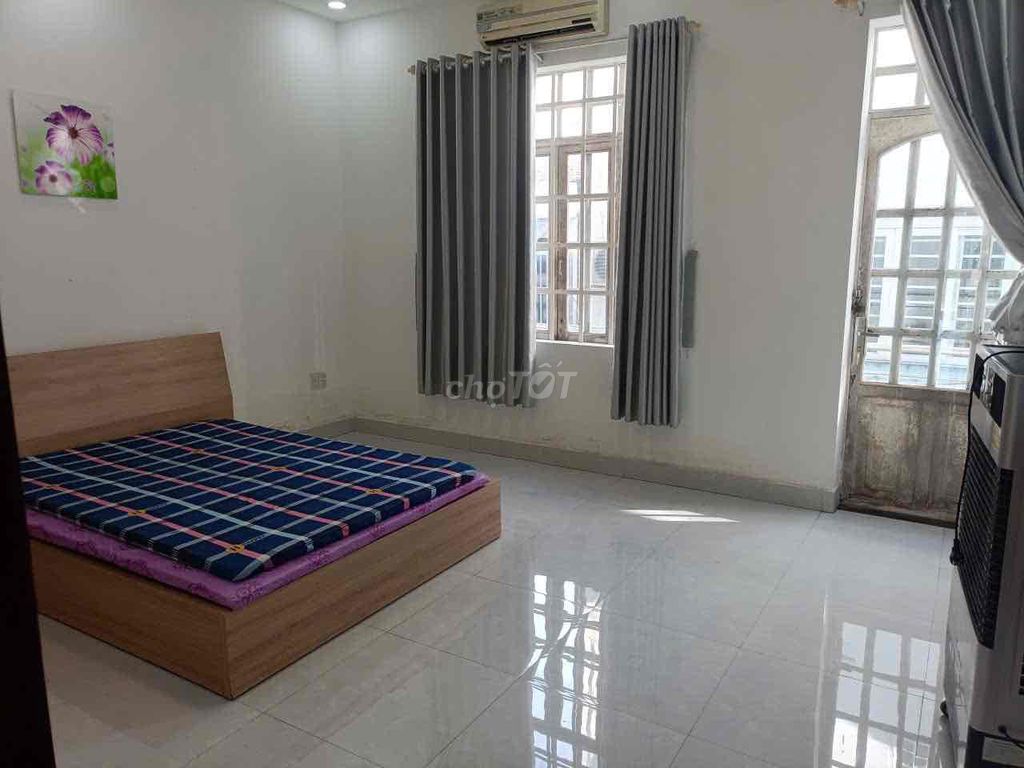For renting the Originals 5 x 18 meters, 1 TRI 2 floors plus the Upper Court, 22 million a.m.