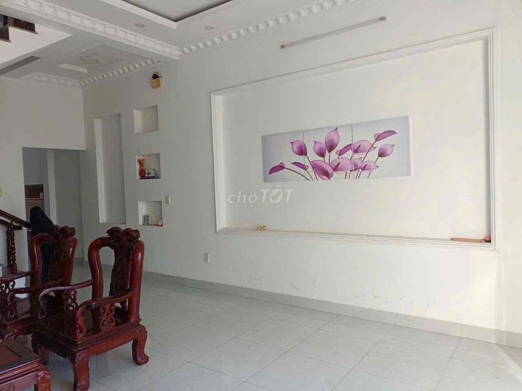 For renting the Originals 5 x 18 meters, 1 TRI 2 floors plus the Upper Court, 22 million a.m.