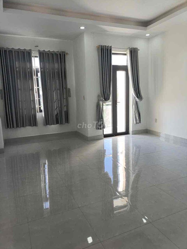 For renting the Originals 5 x 18 meters, 1 TRI 2 floors plus the Upper Court, 22 million a.m.