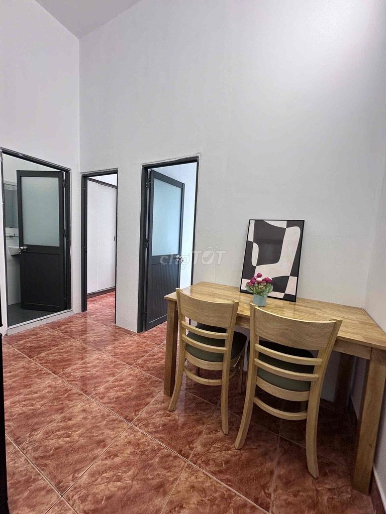 Two bedrooms. One 50-foot-and-a-half bathroom. Vv private washing machine, which is opposed by the Wimen Victory Tower.