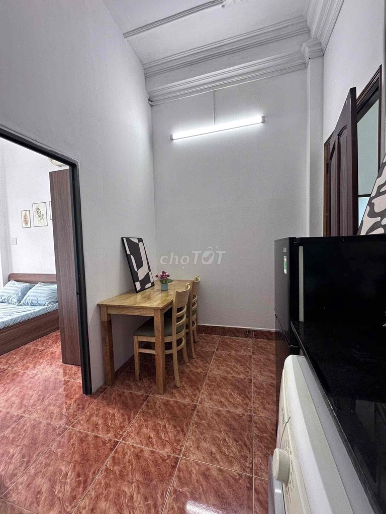 Two bedrooms. One 50-foot-and-a-half bathroom. Vv private washing machine, which is opposed by the Wimen Victory Tower.