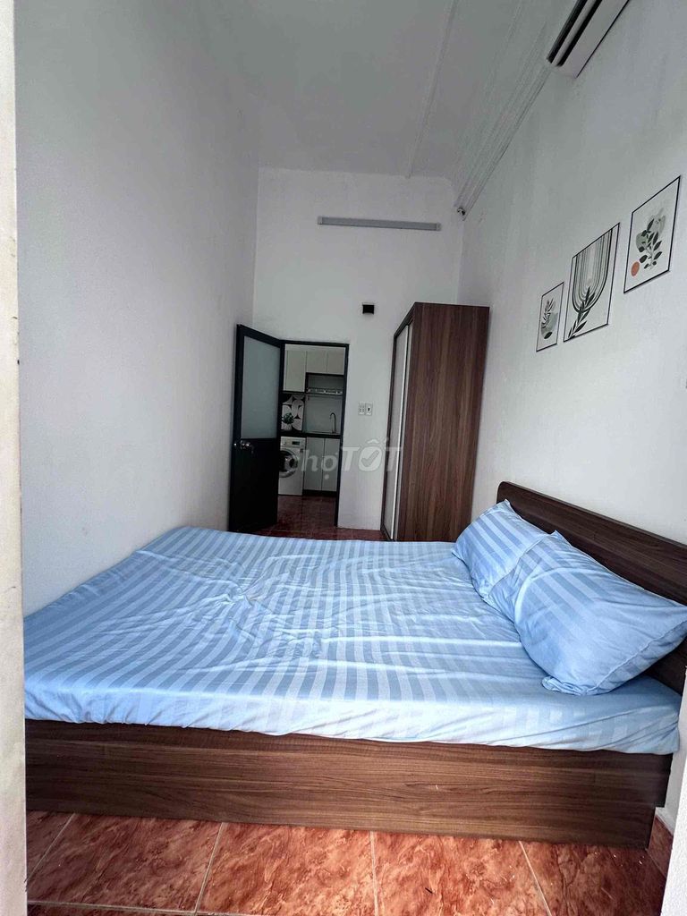 Two bedrooms. One 50-foot-and-a-half bathroom. Vv private washing machine, which is opposed by the Wimen Victory Tower.