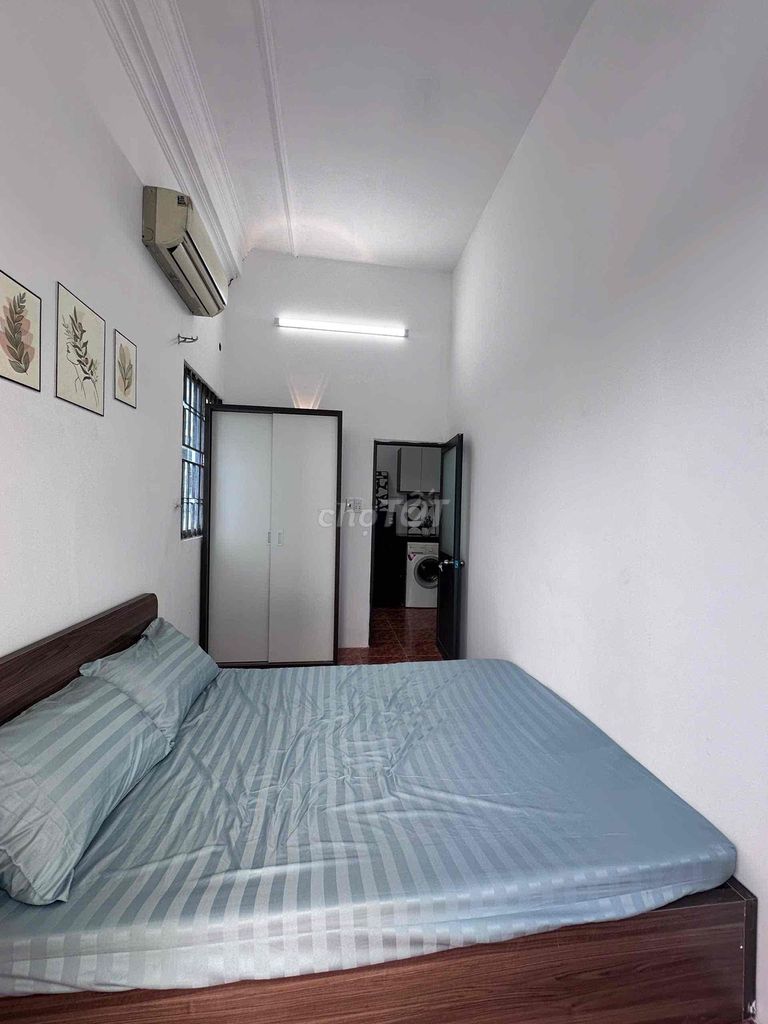 Two bedrooms. One 50-foot-and-a-half bathroom. Vv private washing machine, which is opposed by the Wimen Victory Tower.