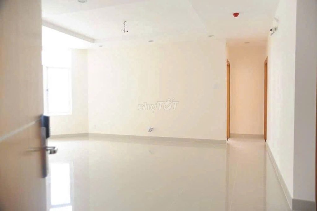 Rent Him Lam Chợ Lớn, 97 meters, blanks, two bedrooms, two toilets, 12 million a month.