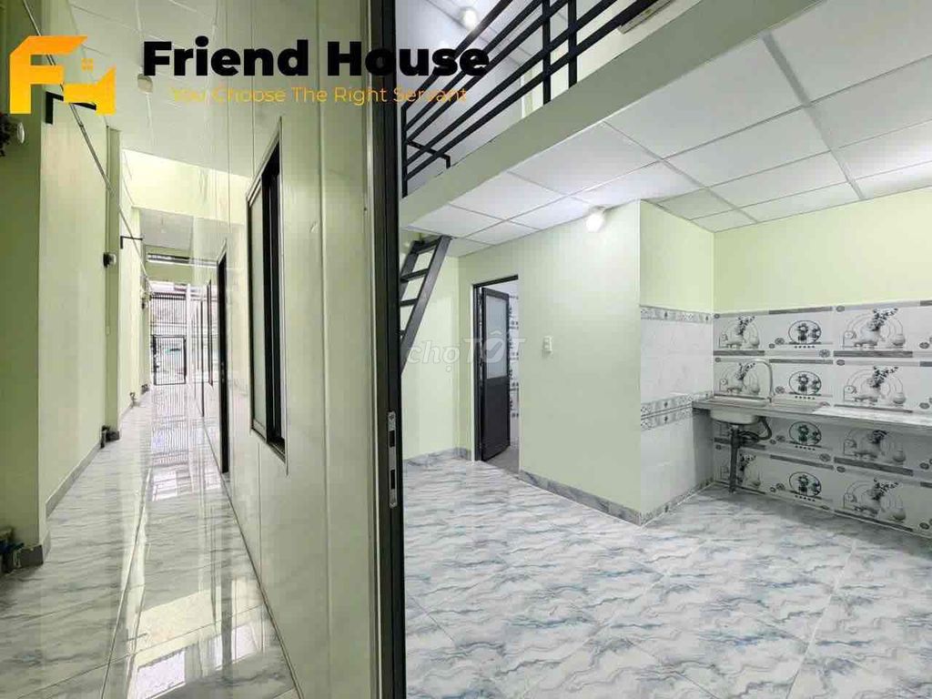 The end of Nguyễn Thái Sơn is 500 meters from the iron bridge. The ground floor is 30 meters wide.