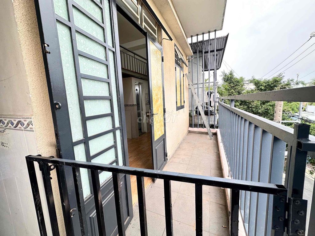 private balcony, super open window