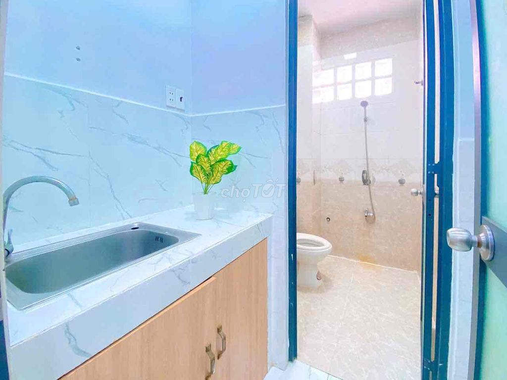 Rent the balcony suite full interior near tsn airport