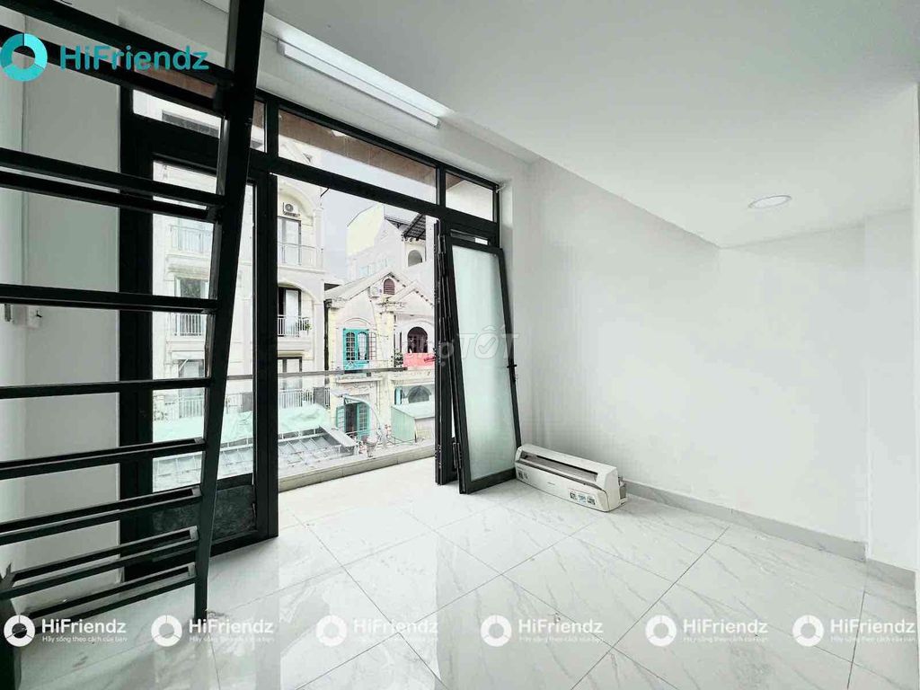 Rent a new balconies near University vlu.
