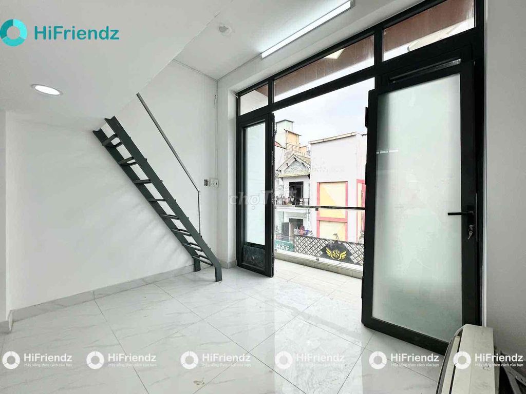 Rent a new balconies near University vlu.