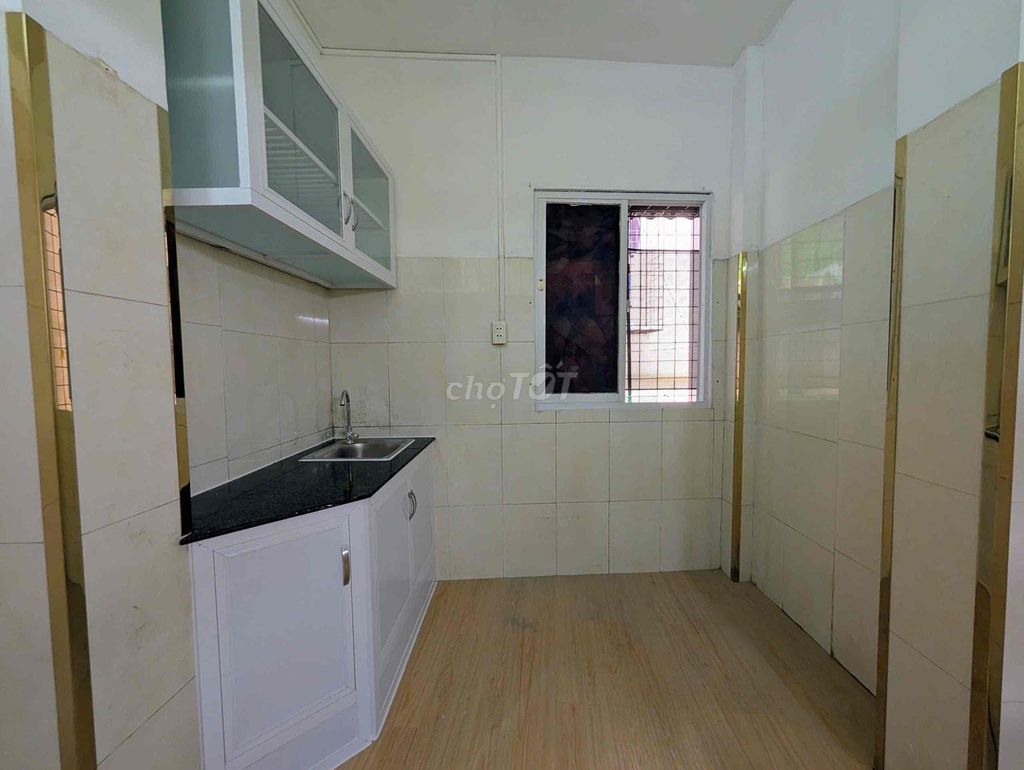 3 million eight students' rent, Lê Quang Định with air conditioning.