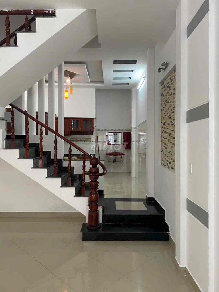 The refrigerator house 17_4 bedrooms cost the car 11 million feet of four stations.