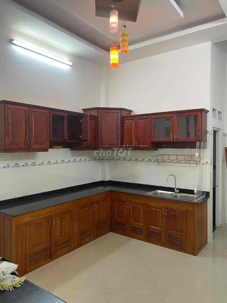 The refrigerator house 17_4 bedrooms cost the car 11 million feet of four stations.