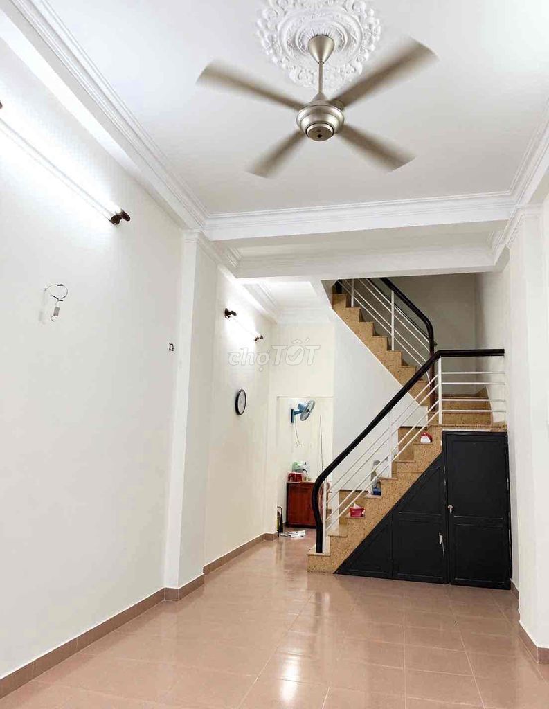 Qq0207 Front House 4 District 8