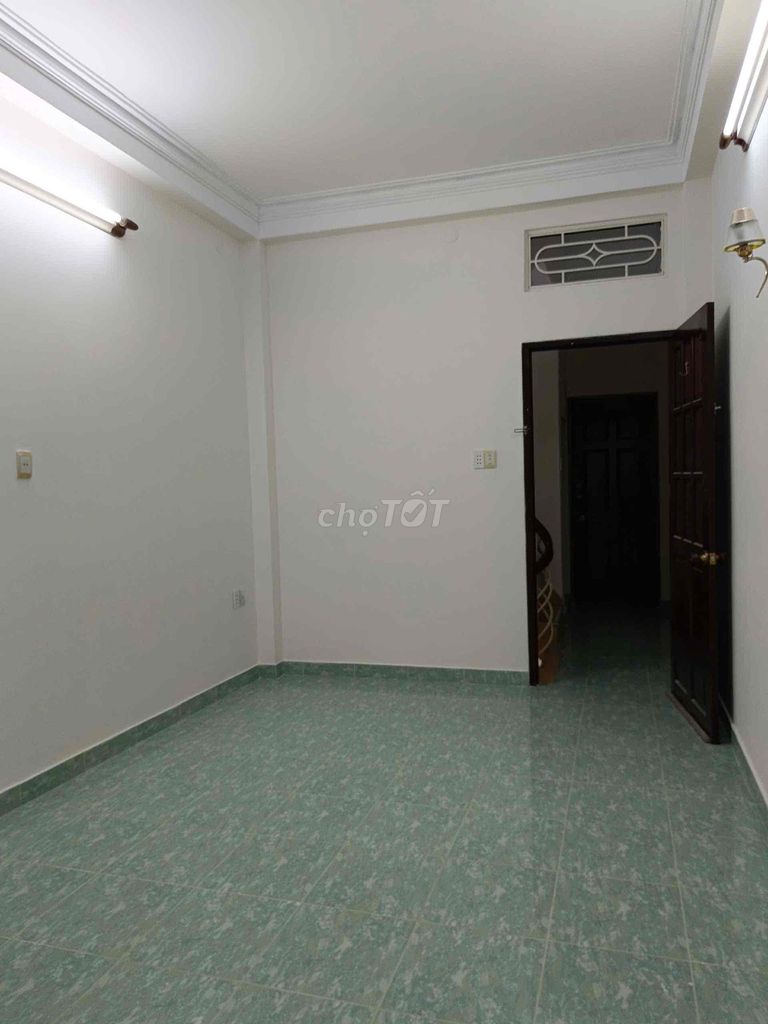 Qq0207 Front House 4 District 8