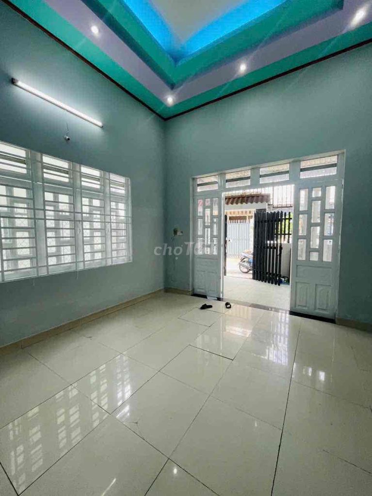 9 Linh Tây Street nearly 1 ,000 pounds, in violation of a two-room contract. 80 meters, 8 million toilets.