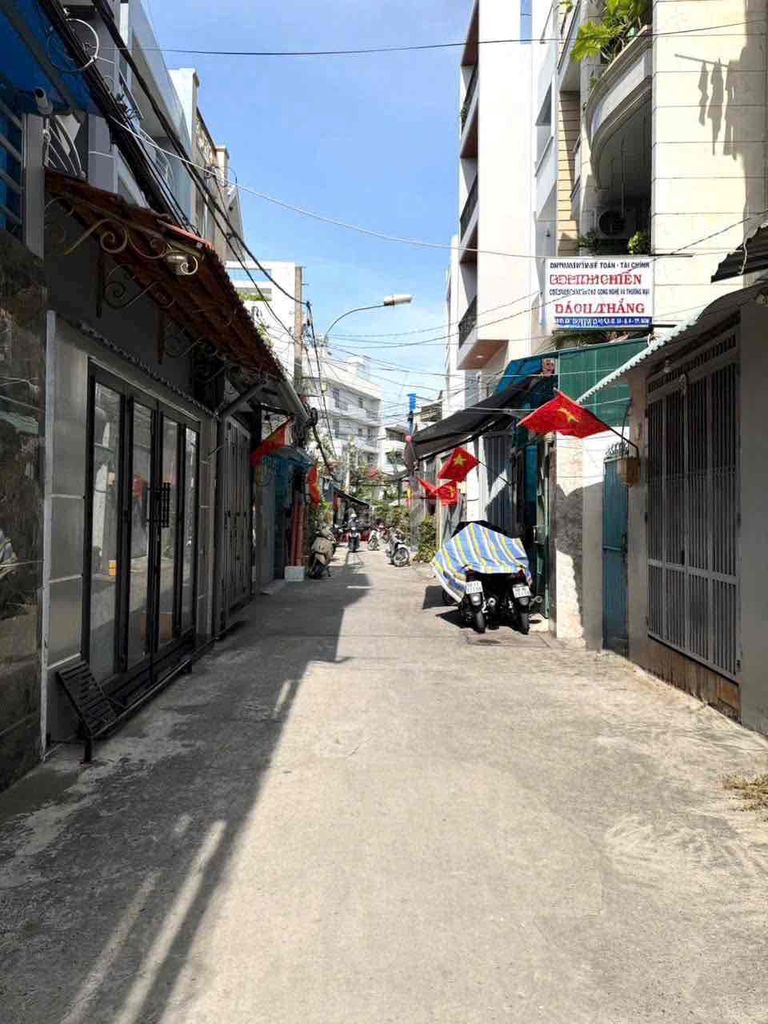 Rent an internal-cxpl D-Per 10th district.