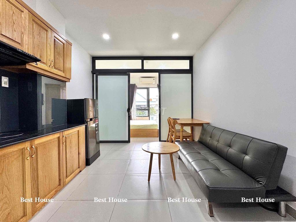 High-class service apartment. A full-size free gym, free room service now. ETown.