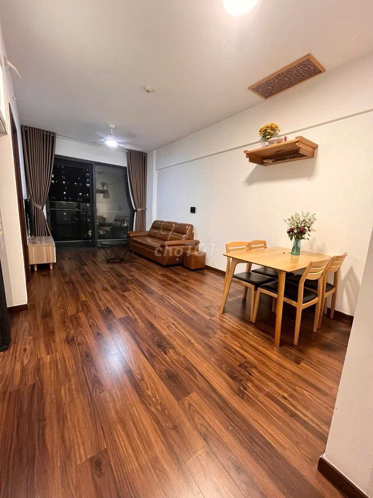 78 square feet, full interior. Two bedrooms. Two toilets.