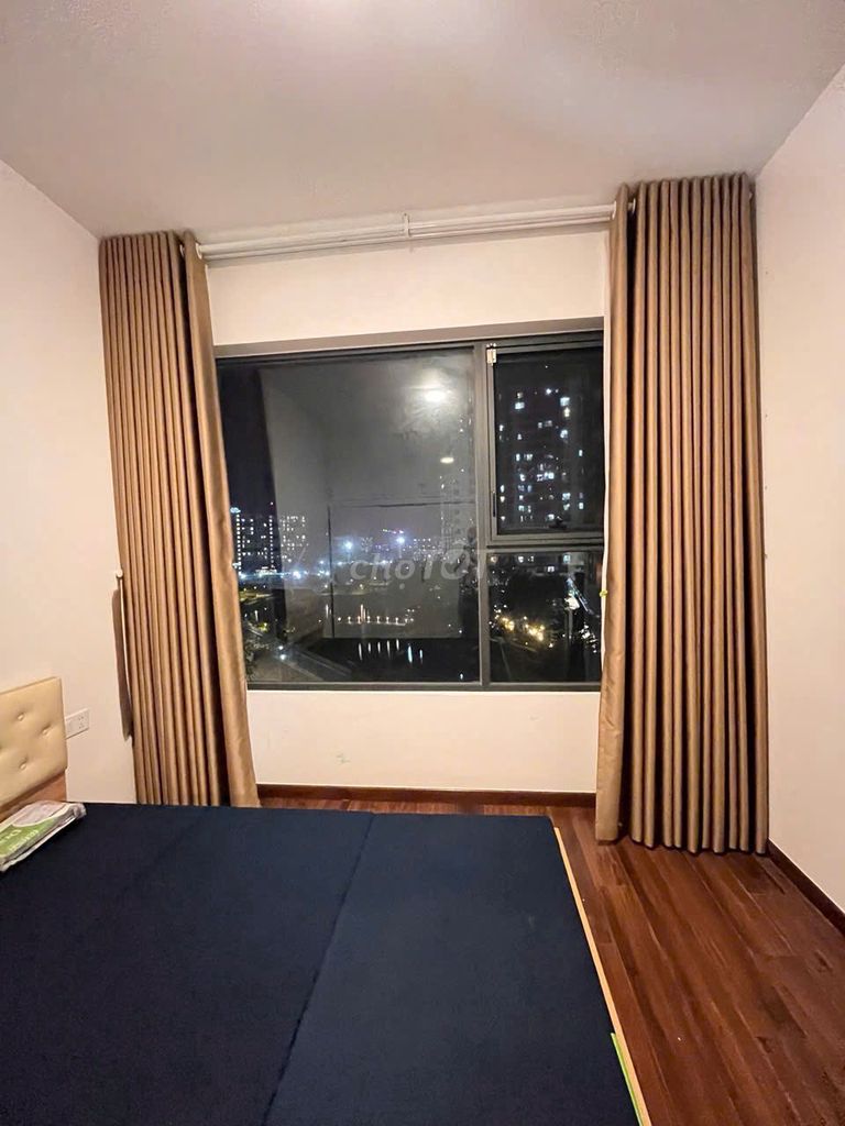 78 square feet, full interior. Two bedrooms. Two toilets.