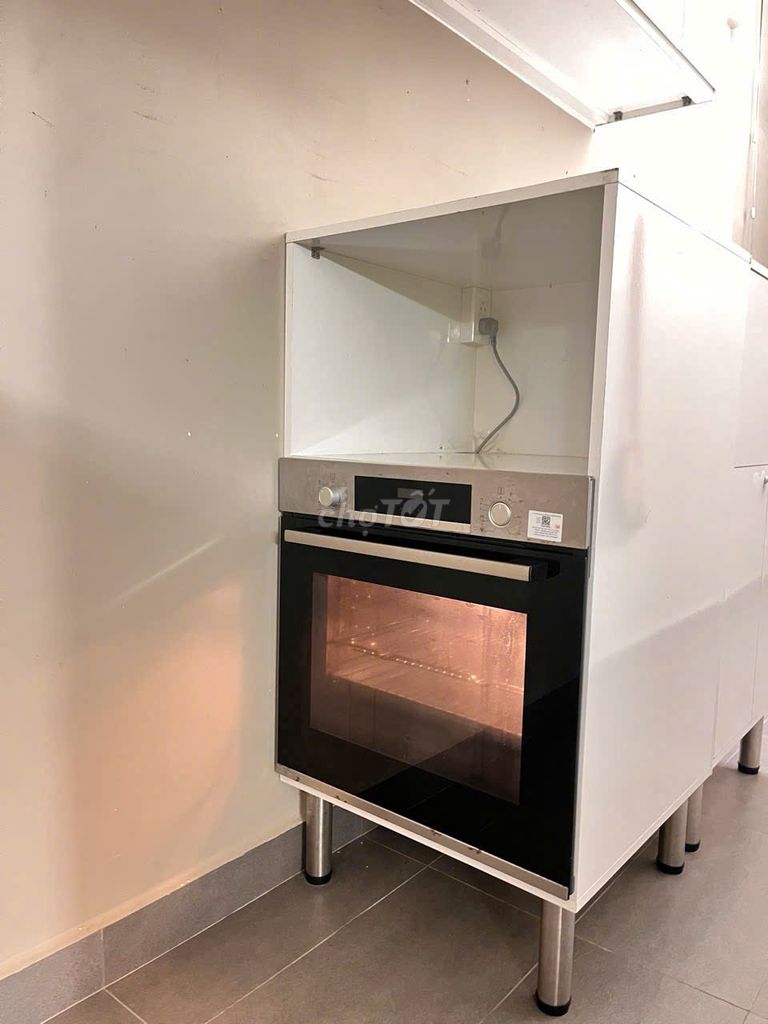 78 square feet, full interior. Two bedrooms. Two toilets.