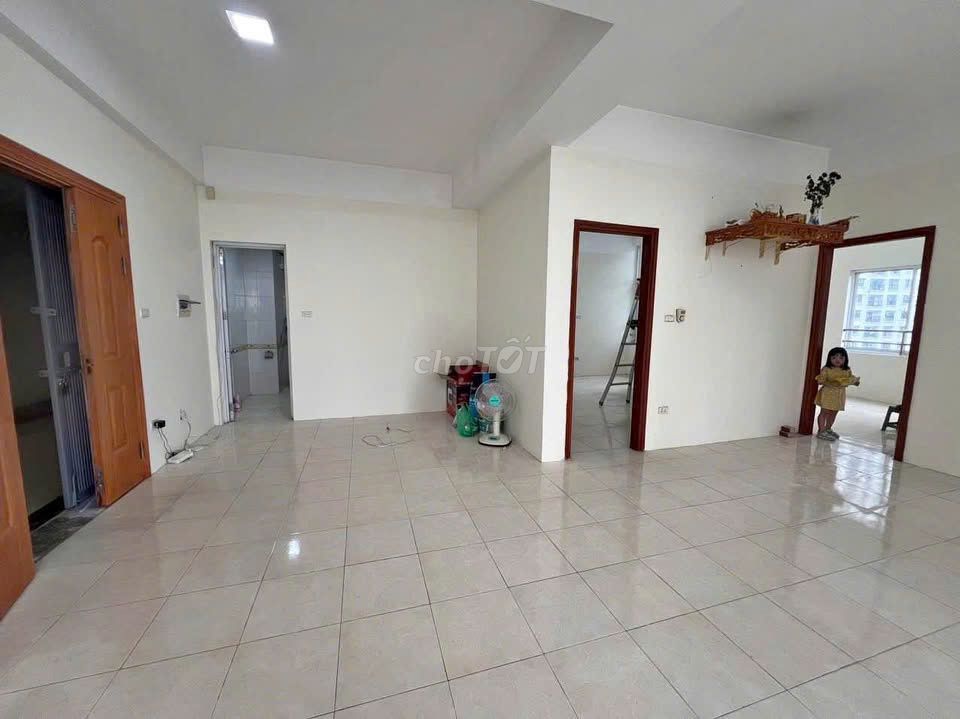 Renting Moscow Tower (Tân Thới Nhất Street) rents 8 million a month